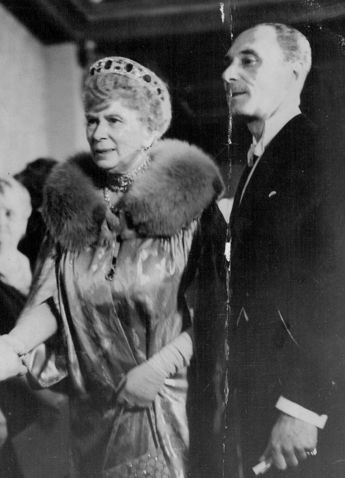 Queen Mary attends the charity premiere of the film Midnight at the Plaza Theatre Haymarket on May 11, 1939 (SuperStock/Alamy)