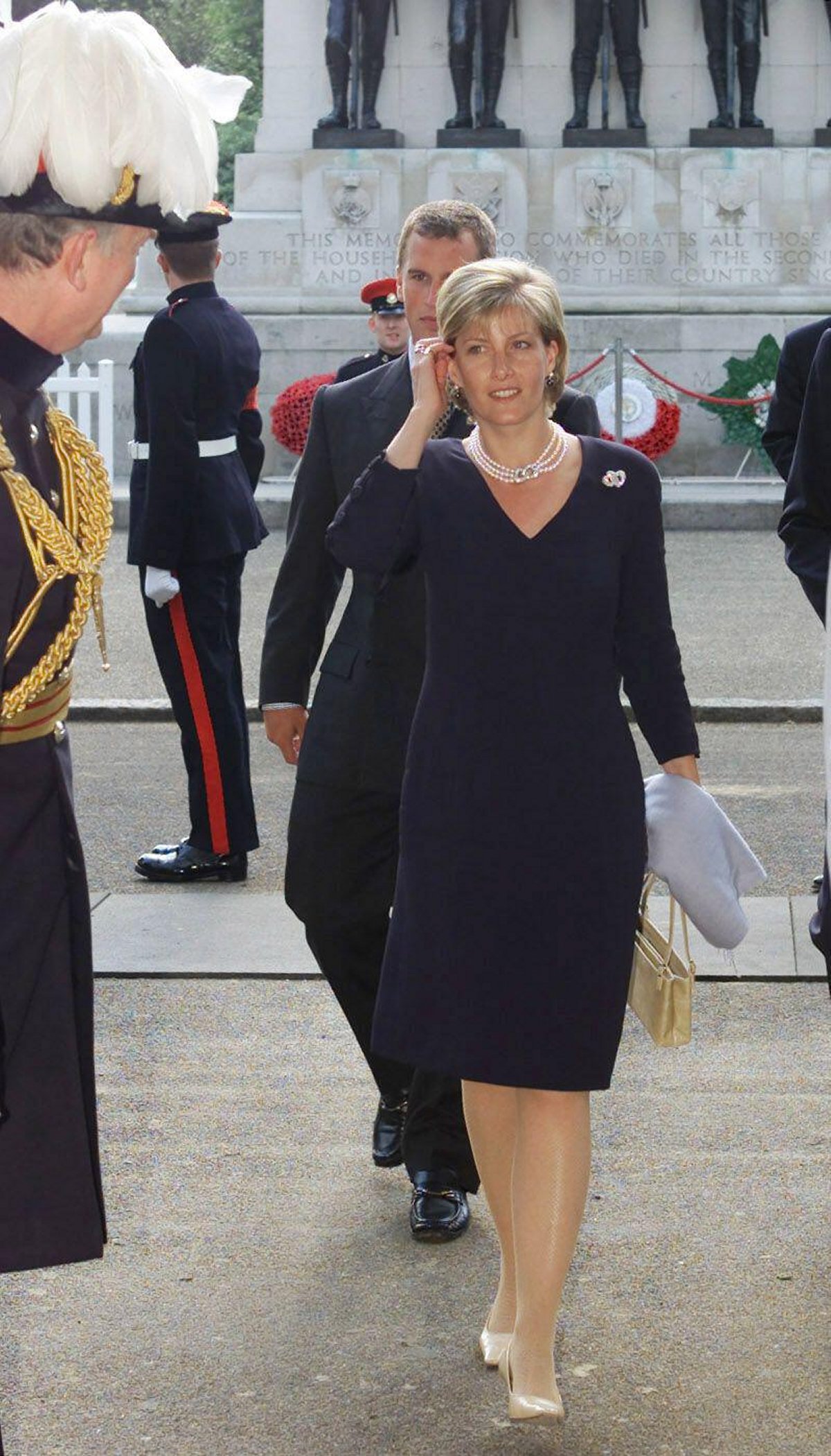 The Countess of Wessex and Peter Phillips arrive for a pageant celebrating the Queen Mother's 100th birthday at Horse Guards Parade in London on July 19, 2000 (Fiona Hanson/PA Images/Alamy)