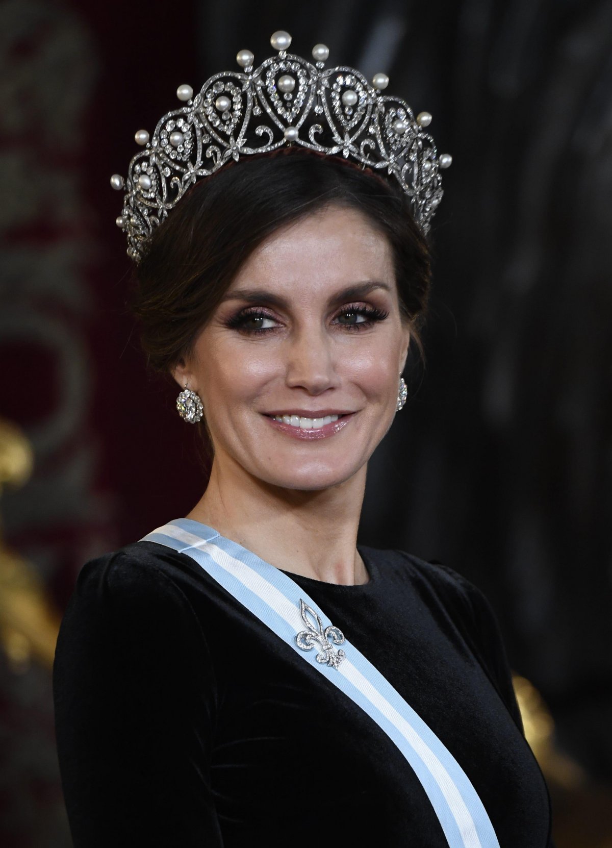 Queen Letizia of Spain attends a gala dinner in honor of the President of China at the Royal Palace in Madrid on November 28, 2018 (Cordon Press/Alamy)