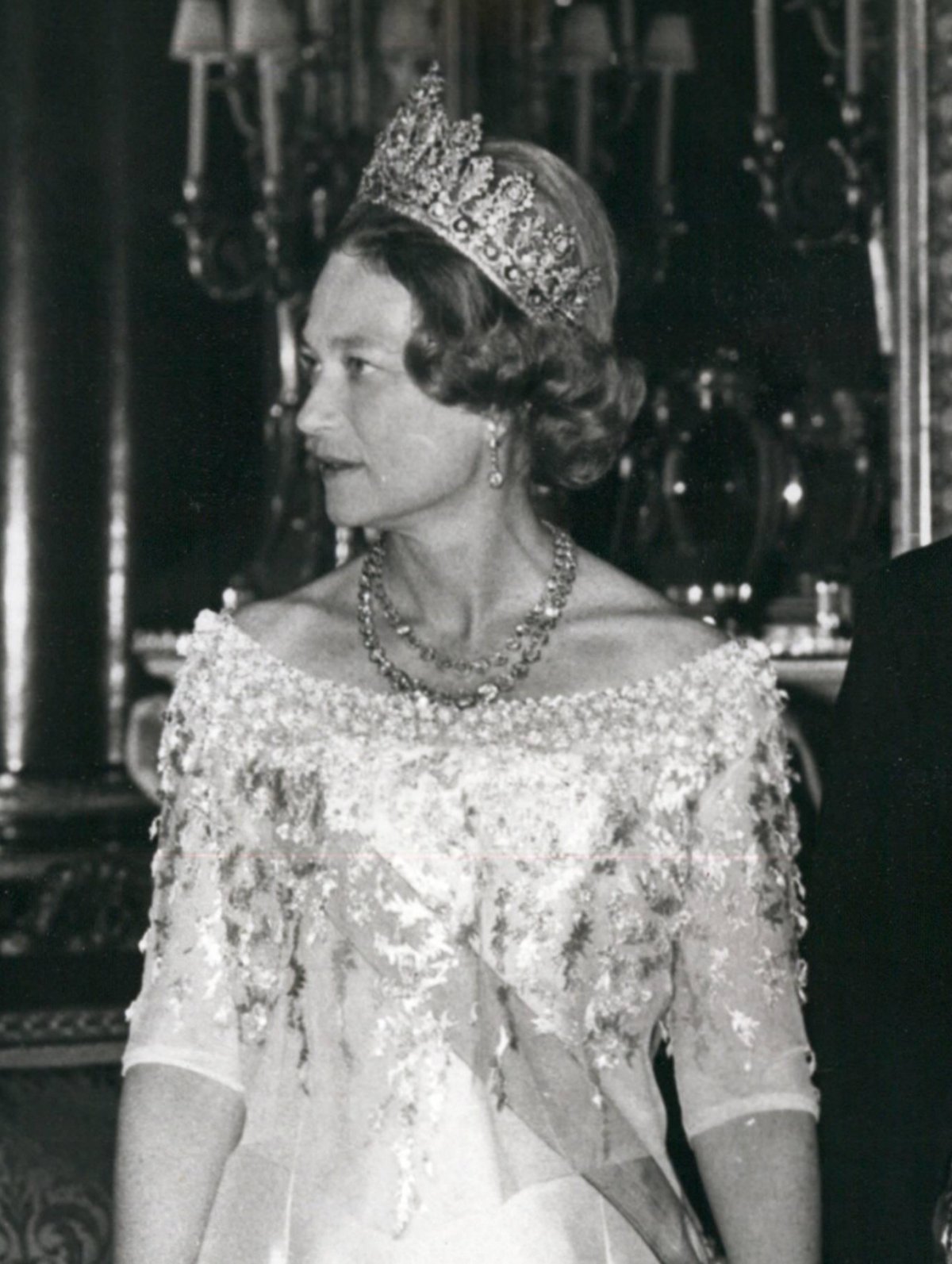 Grand Duchess Josephine-Charlotte of Luxembourg attends a state banquet at Buckingham Palace in London, 1972 (Keystone Press/Alamy)
