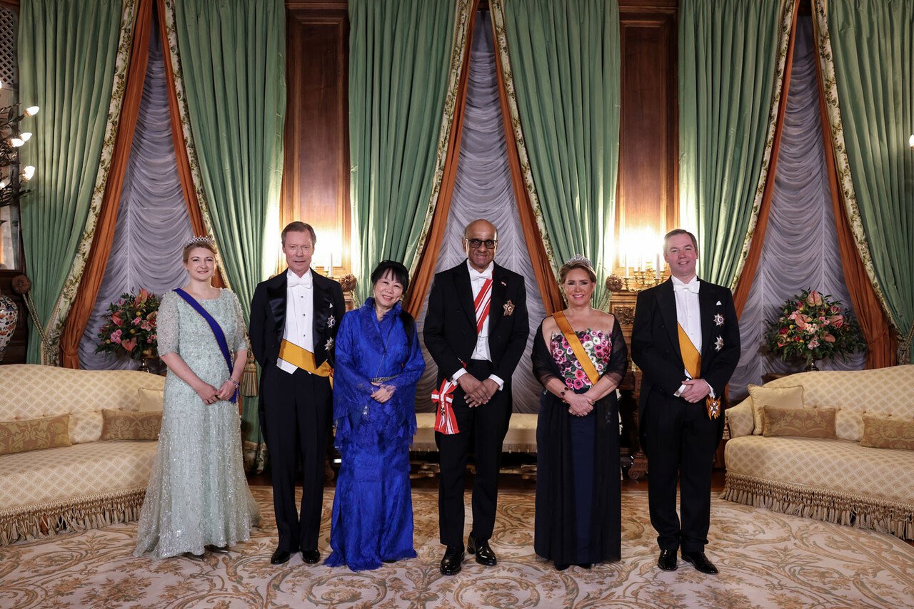 The Grand Duke and Grand Duchess of Luxembourg, with the Hereditary Grand Duke and Hereditary Grand Duchess, host a state banquet for the visiting President and First Lady of Singapore on March 27, 2025 (Sophie Margue/Maison du Grand Duc)