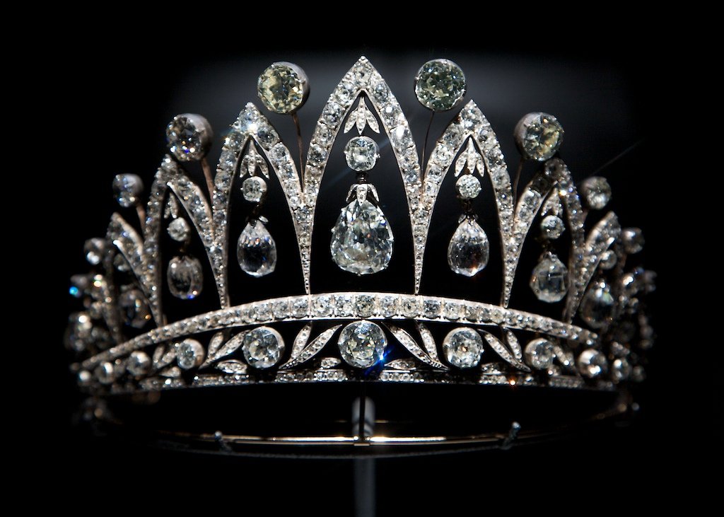The Leuchtenberg Fabergé Tiara displayed at the Houston Museum of Natural Science, 2009 (Wikimedia Commons)