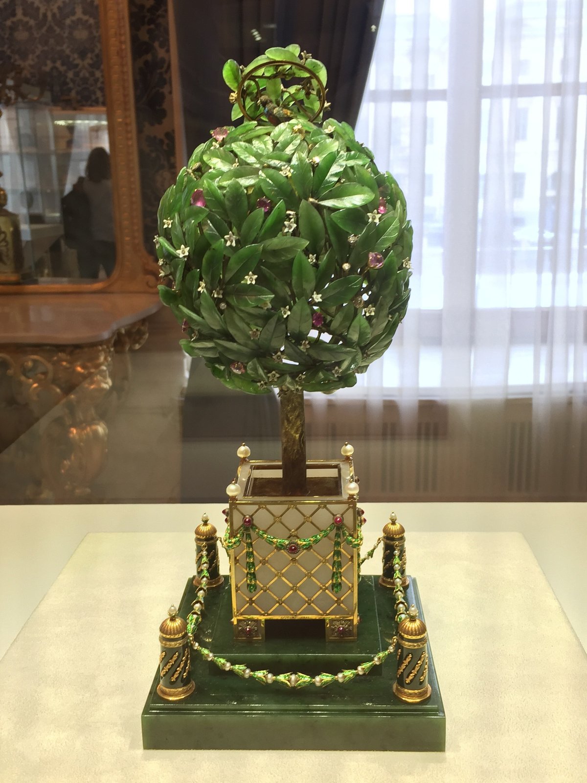 The Bay Tree Egg, displayed at the Faberge Museum in St. Petersburg, February 2017 (Wikimedia Commons)