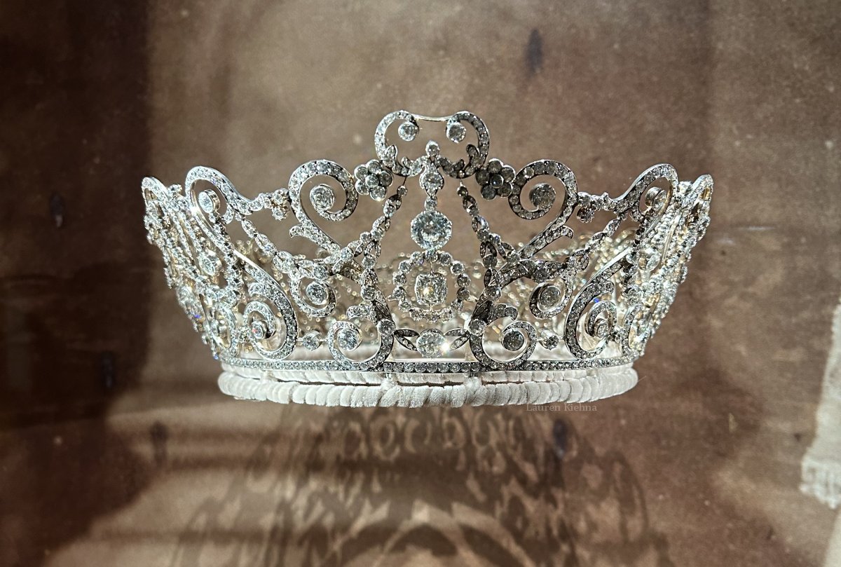 The Delhi Durbar Tiara, displayed as part of "The Edwardians: Age of Elegance" at the King's Gallery, Buckingham Palace in London, April 2025 (Photo © Lauren Kiehna)