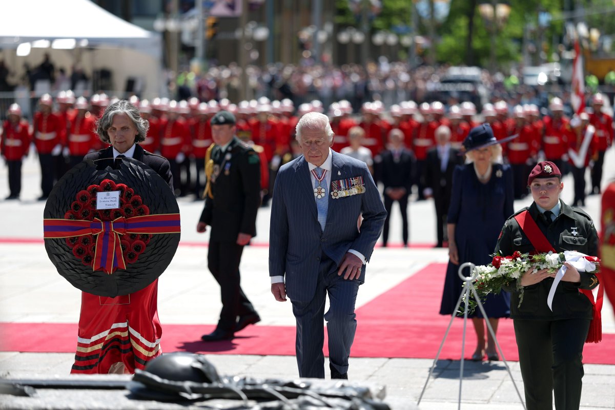 King Charles III and Queen Camilla lay wreaths at the Tomb of the Unknown Soldier in front of the National War Memorial in Ottawa on May 27, 2025 (Hannah McKay/PA Images/Alamy)