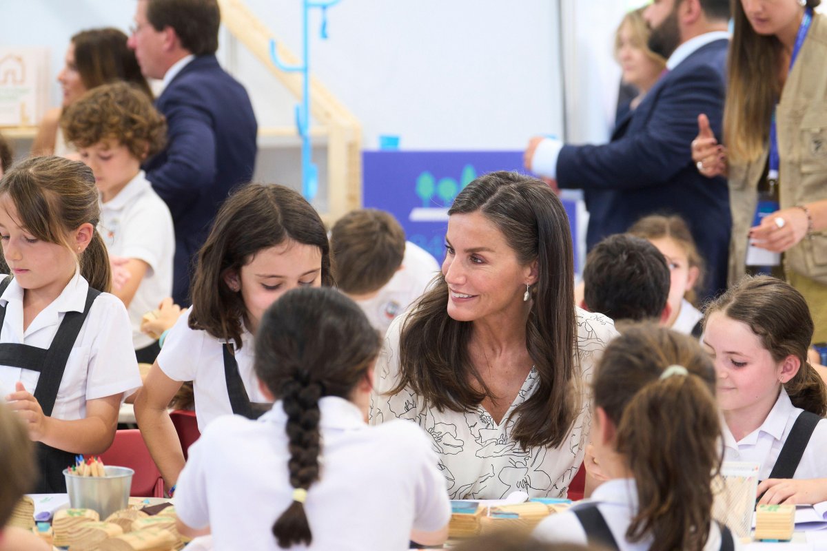 The Queen of Spain attends the opening of the Madrid Book Fair at Retiro Park on May 30, 2025 (Album/Alamy)