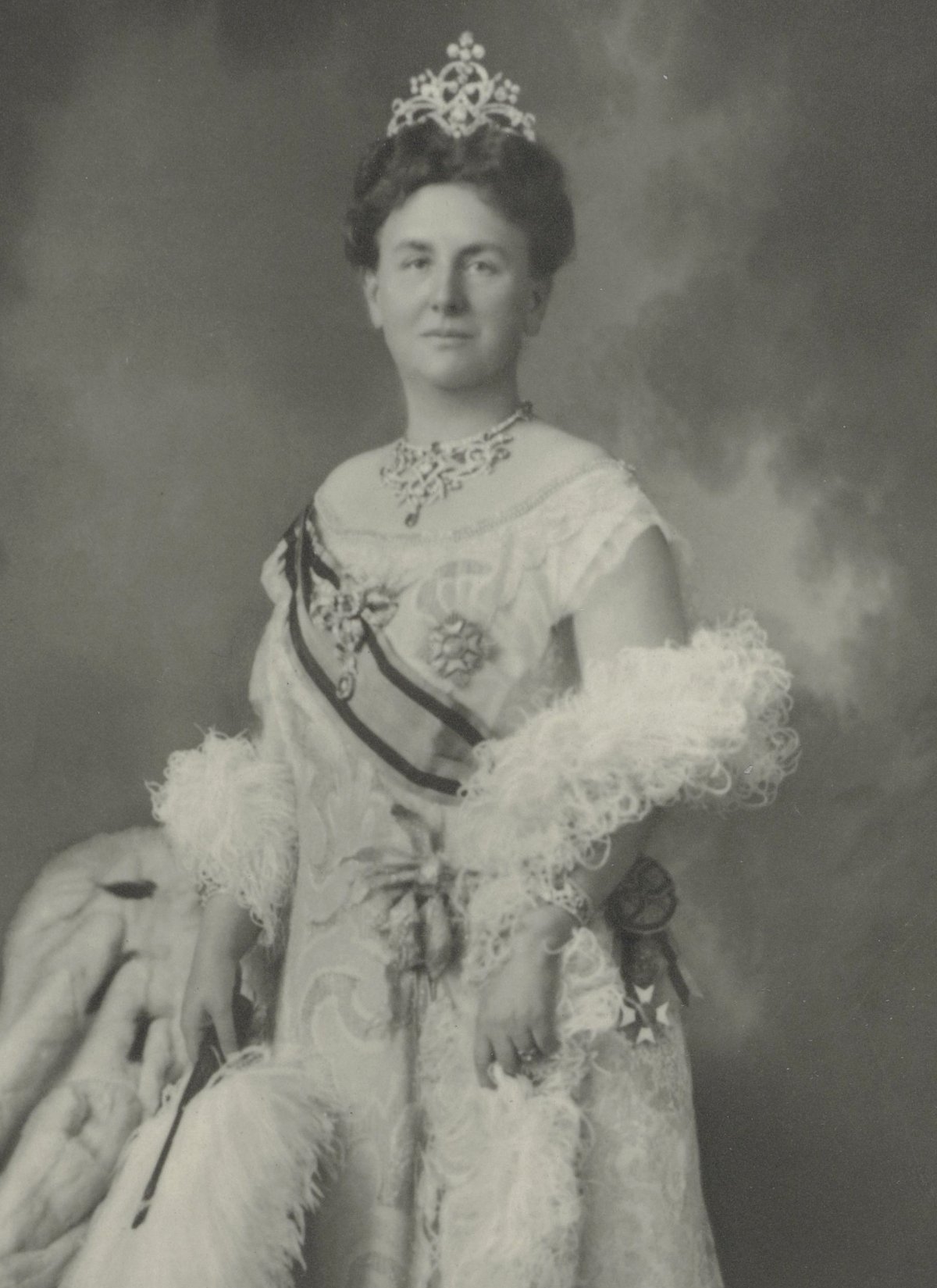 Queen Wilhelmina of the Netherlands, photographed ca. 1920s by Herman Deutmann (Rijksmuseum)