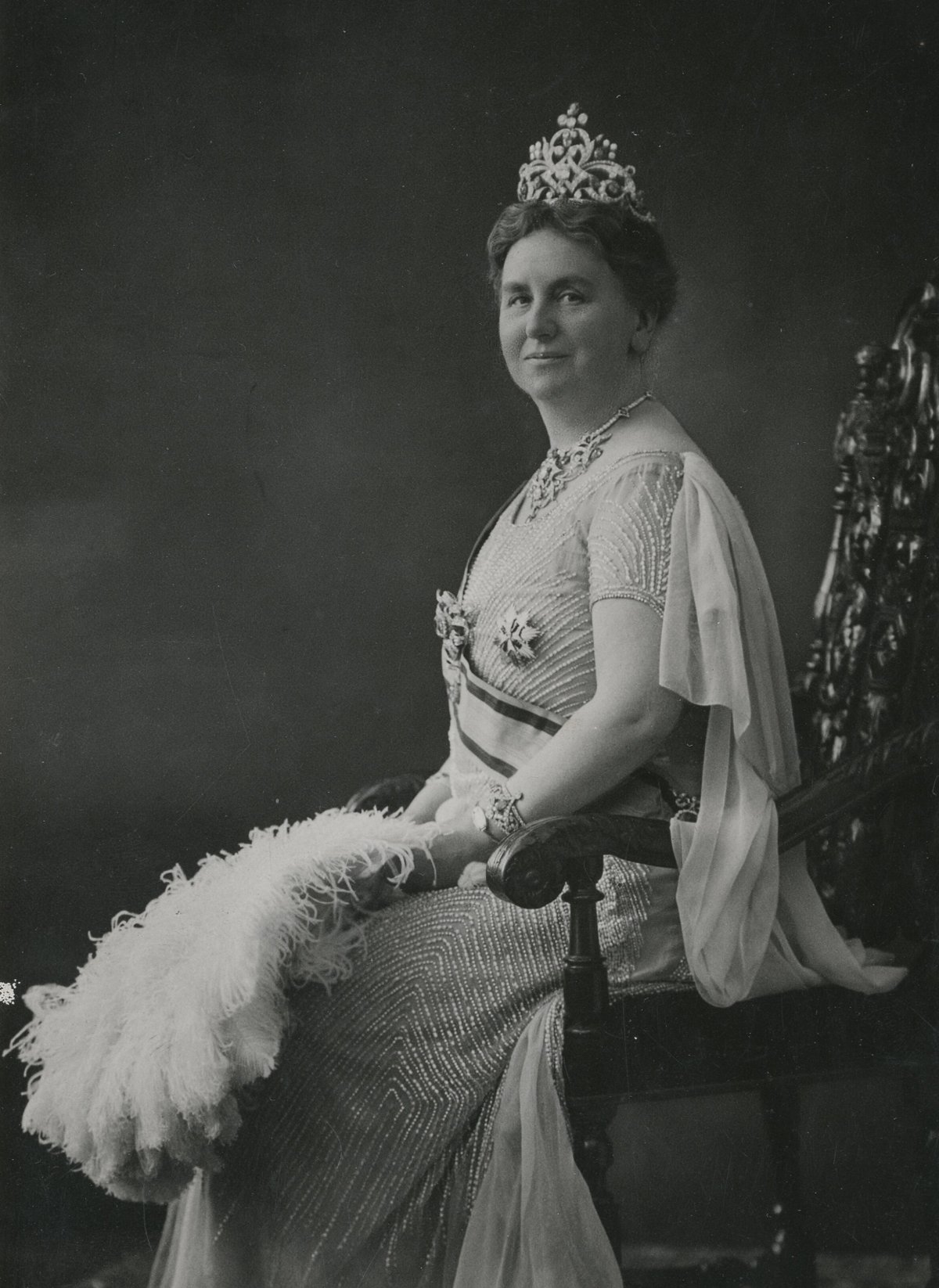 Queen Wilhelmina of the Netherlands, photographed in 1931 by Franz Ziegler (Universitaire Bibliotheken Leiden)