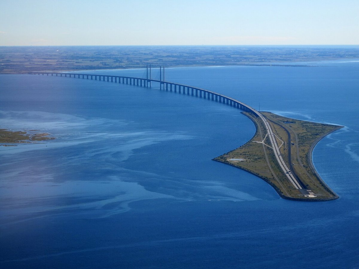 The Öresund Bridge, viewed from a plane taking off from Copenhagen Airport, September 2015 (Nick-D/Wikimedia Commons)