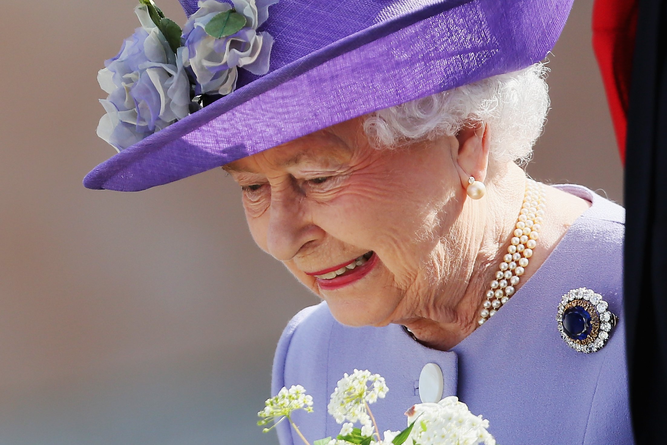 Queen Elizabeth II departs after a visit to Italy and Vatican City on April 3, 2014 (Ernesto Ruscio/Getty Images)