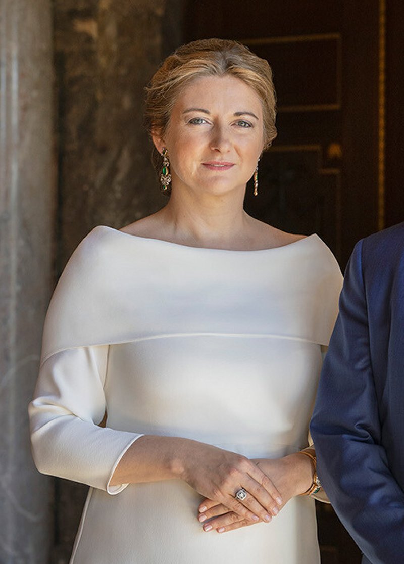 Guillaume and Stephanie of Luxembourg pose for new official portraits ahead of his father's upcoming abdication, which will take place on October 3, 2025 (Christian Aschman/Maison du Grand Duc)
