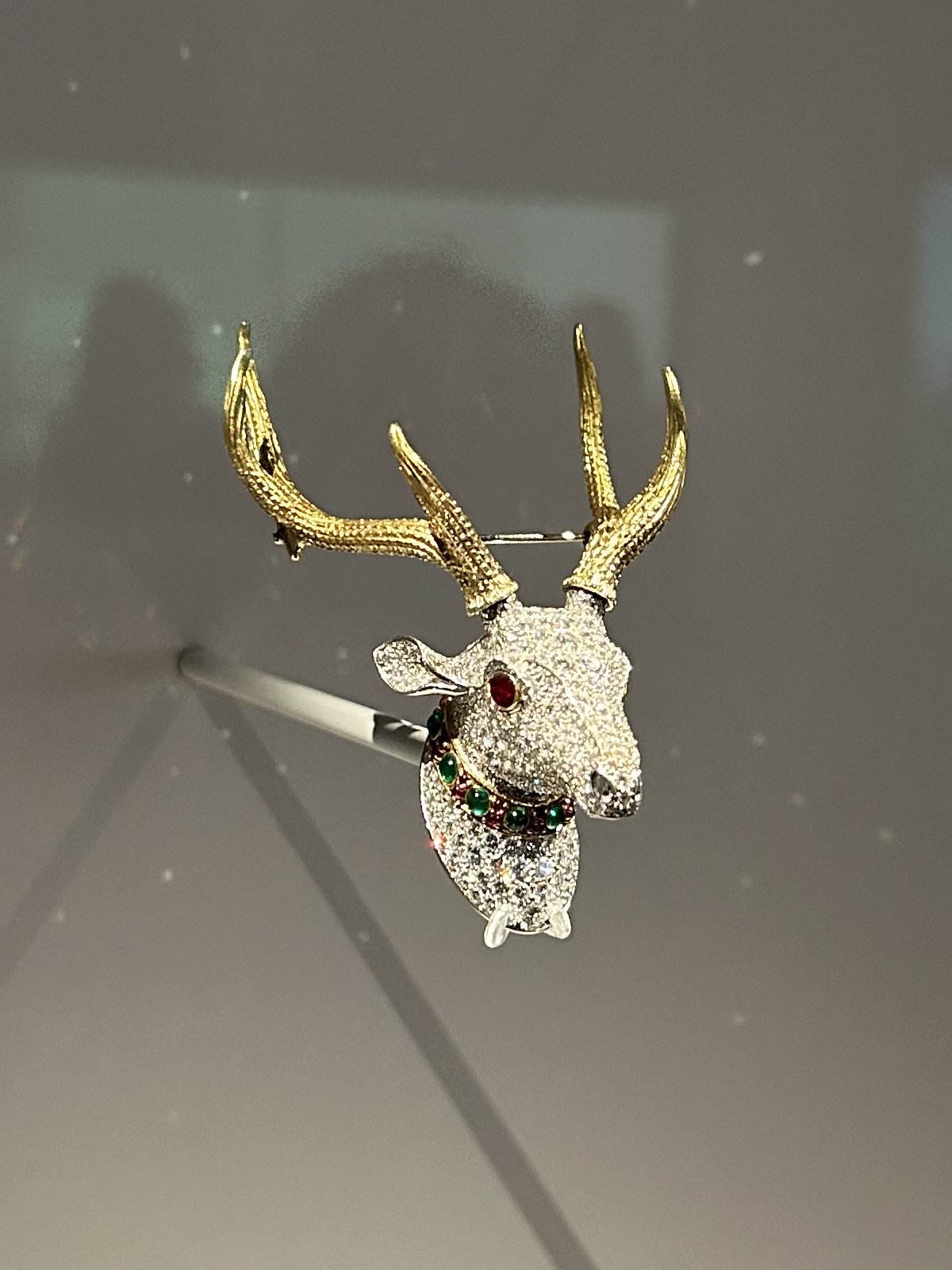 The Princess of Réthy's Stag Brooch is displayed as part of the Cartier exhibition at the Victoria & Albert Museum in London, April 2025 (© Lauren Kiehna)