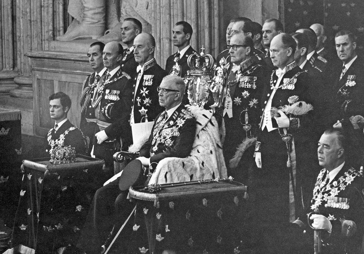 King Gustaf VI Adolf of Sweden, flanked by Prince Carl Gustaf and Prince Bertil, sits on the throne during the opening of the Riksdag in the Hall of State at the Royal Palace in Sweden, January 1966 (Classic Picture Library/Alamy)