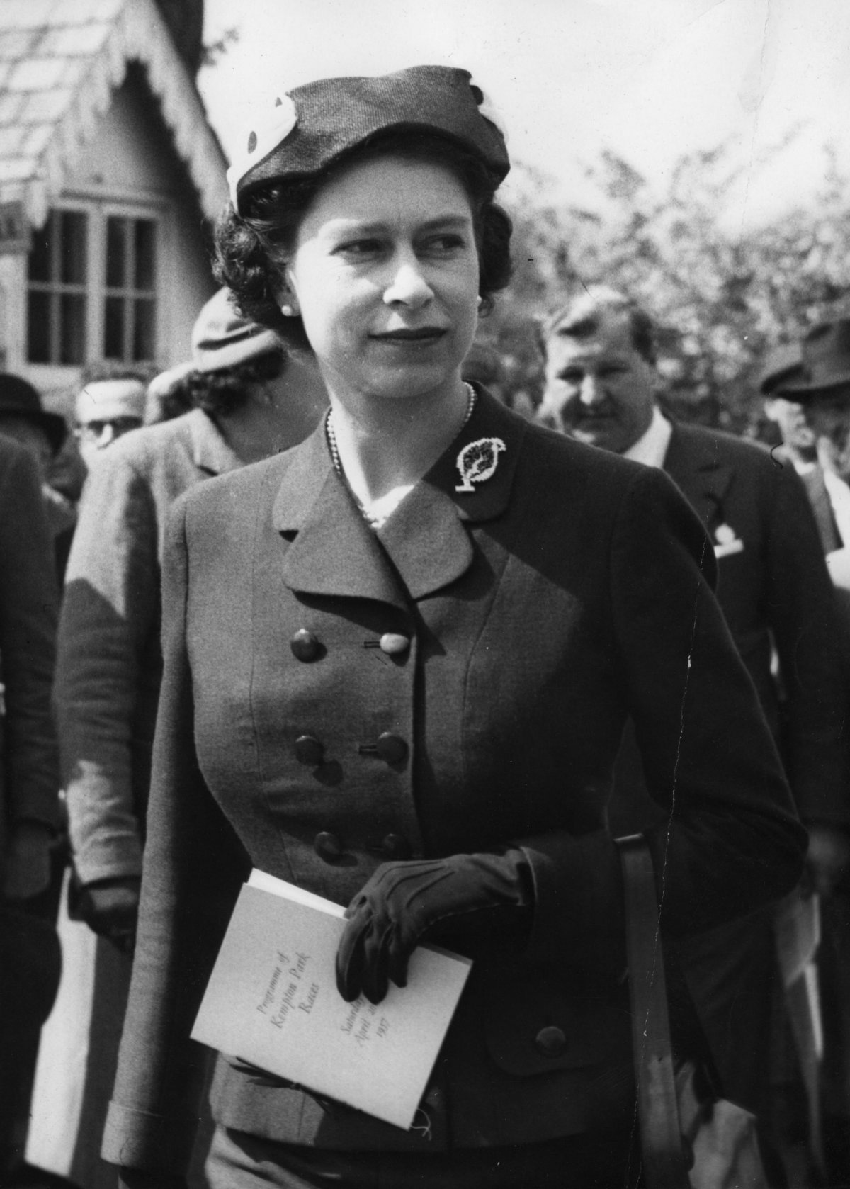 Queen Elizabeth II attends the Kempton Park Races on April 20, 1957 (PA Images/Alamy)