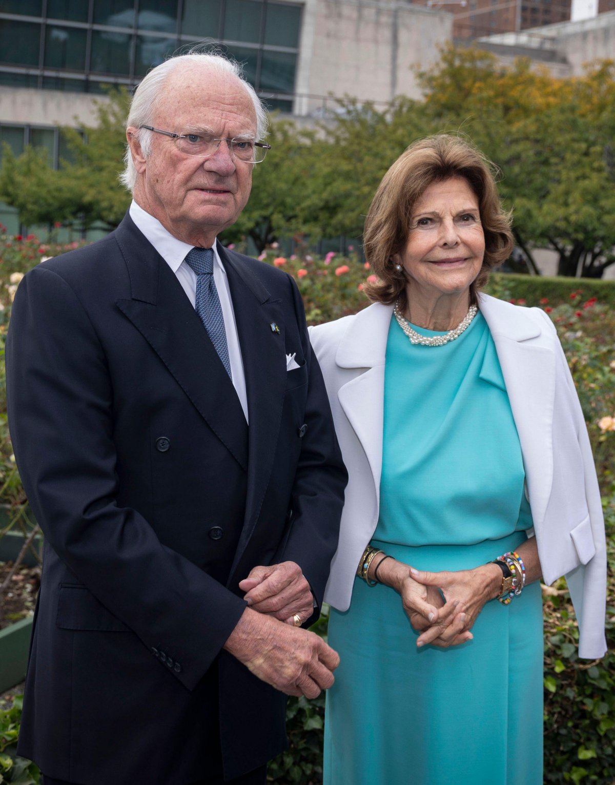 The King and Queen of Sweden visit the United Nations Rose Garden in New York on September 22, 2025 (Pontus Höök/TT News Agency/Alamy)