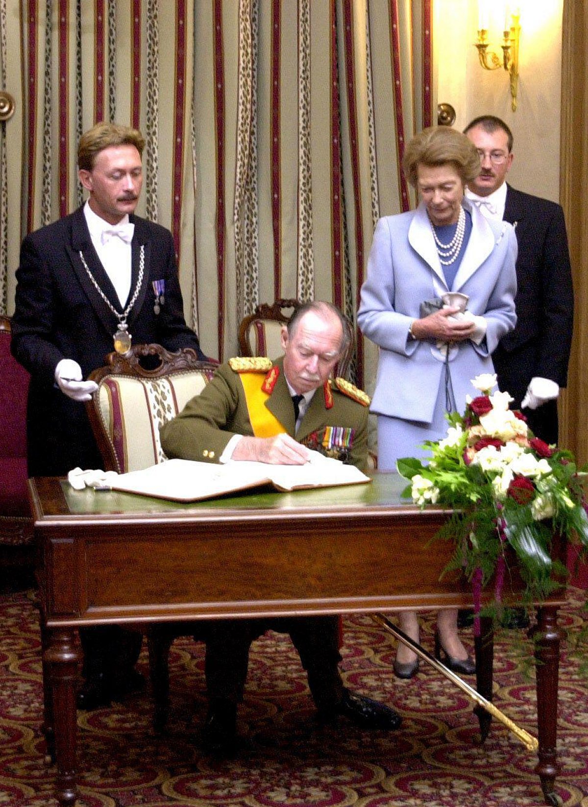 Grand Duke Jean and Grand Duchess Josephine-Charlotte are pictured during the swearing-in ceremony for Grand Duke Henri on October 7, 2000 (Zuma Press/Alamy)