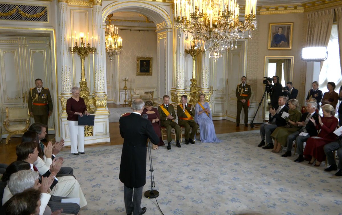 Prime Minister Luc Frieden addresses Grand Duke Henri after his abdication on October 3, 2025 (Maison du Grand-Duc)