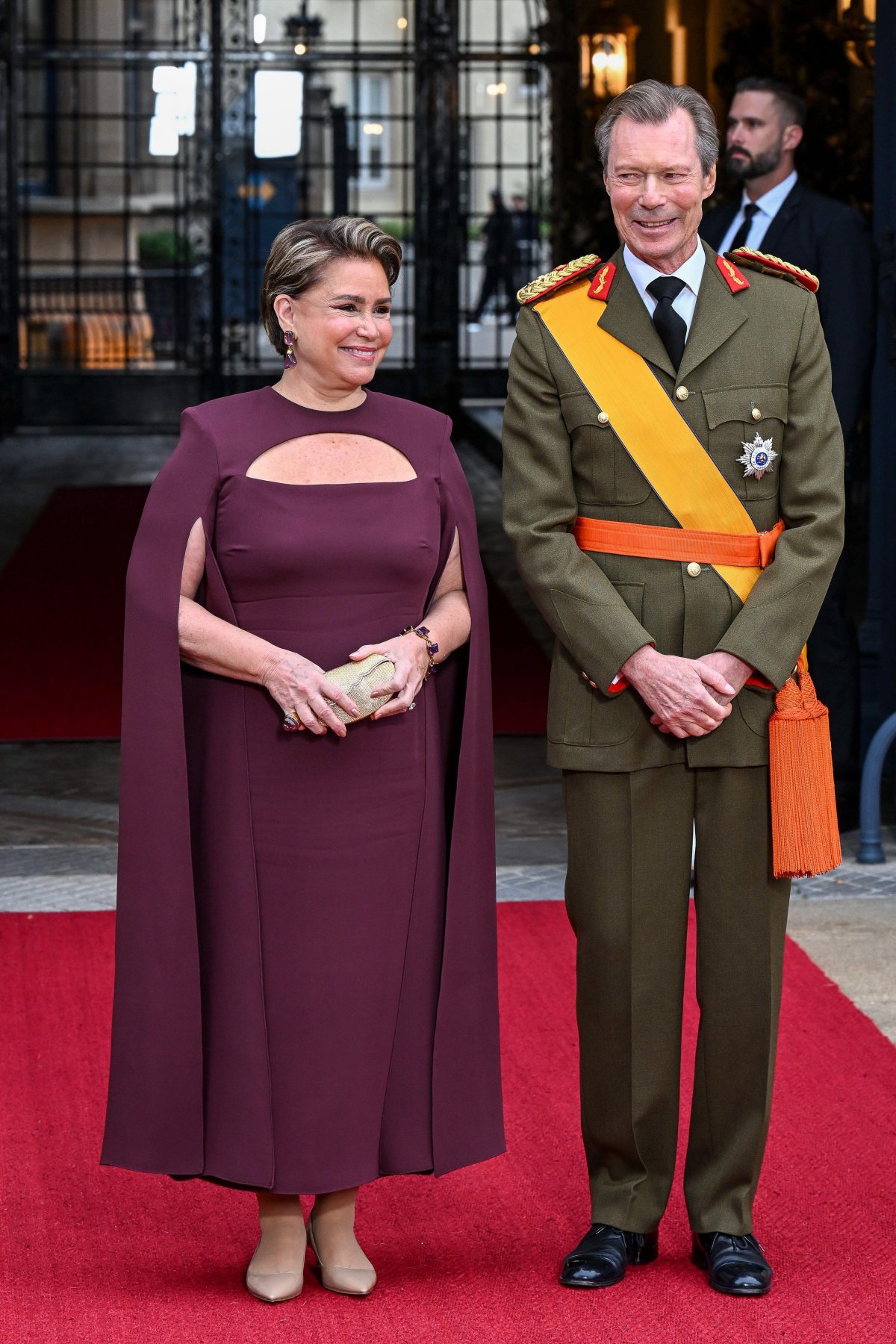 The Grand Duke and Grand Duchess of Luxembourg wait outside the Grand Ducal Palace ahead of his abdication on October 3, 2025 (Patrick van Emst/NLBeeld/Alamy)