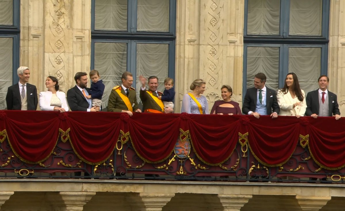 Members of the grand ducal family of Luxembourg wave from the balcony of the Grand Ducal Palace on October 3, 2025 (Maison du Grand-Duc)