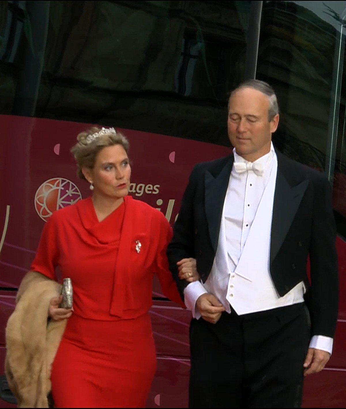 Count Christian and Countess Luísa of Lannoy arrive for a gala dinner hosted by the new Grand Duke and Grand Duchess of Luxembourg on October 3, 2025 (Maison du Grand-Duc)