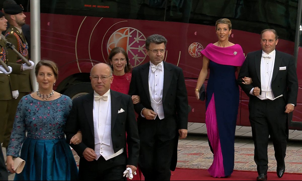 Count Amaury and Countess Astrid of Lannoy, Isabelle and Jean-Charles de la Court, and Count Olivier and Countess Alice of Lannoy arrive for a gala dinner hosted by the new Grand Duke and Grand Duchess of Luxembourg on October 3, 2025 (Maison du Grand-Duc)
