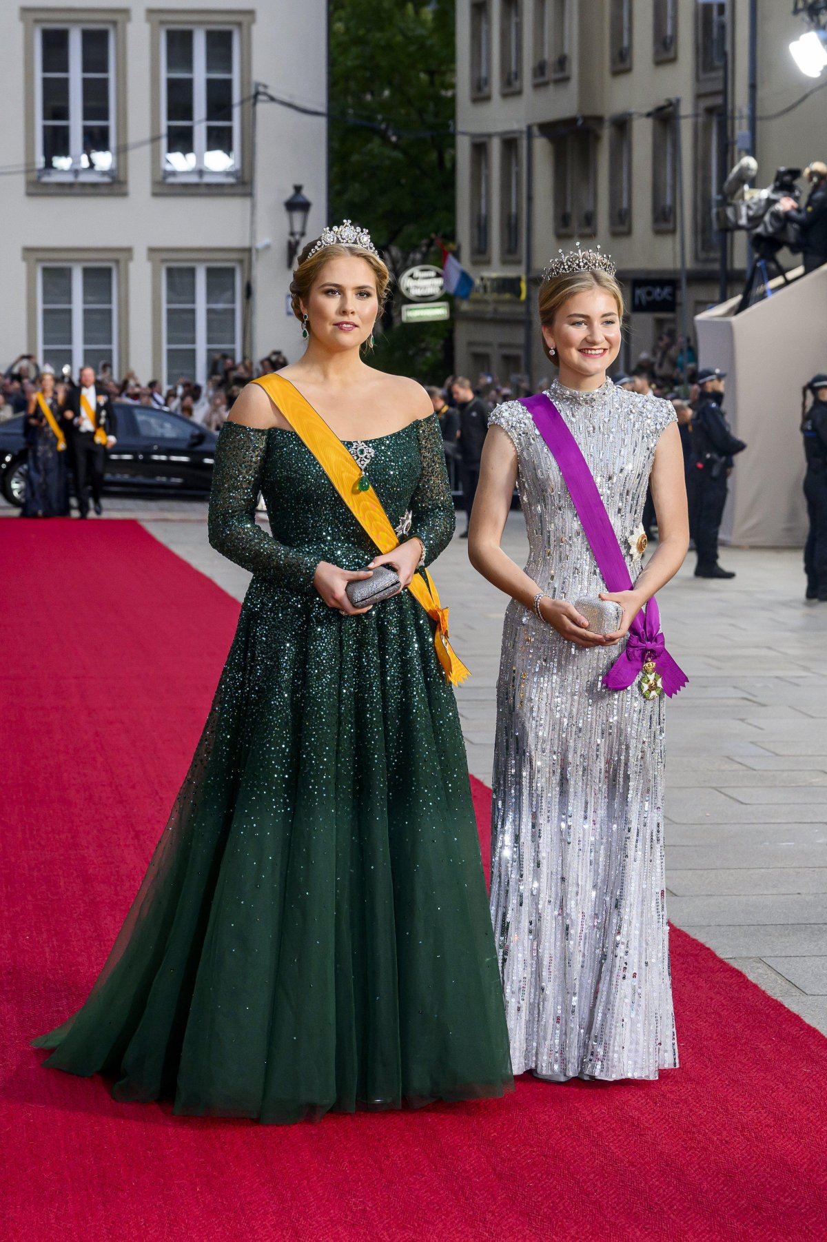 The Princess of Orange and the Duchess of Brabant arrive for a gala dinner hosted by the new Grand Duke and Grand Duchess of Luxembourg on October 3, 2025 (Patrick van Emst/NLBeeld/Alamy)