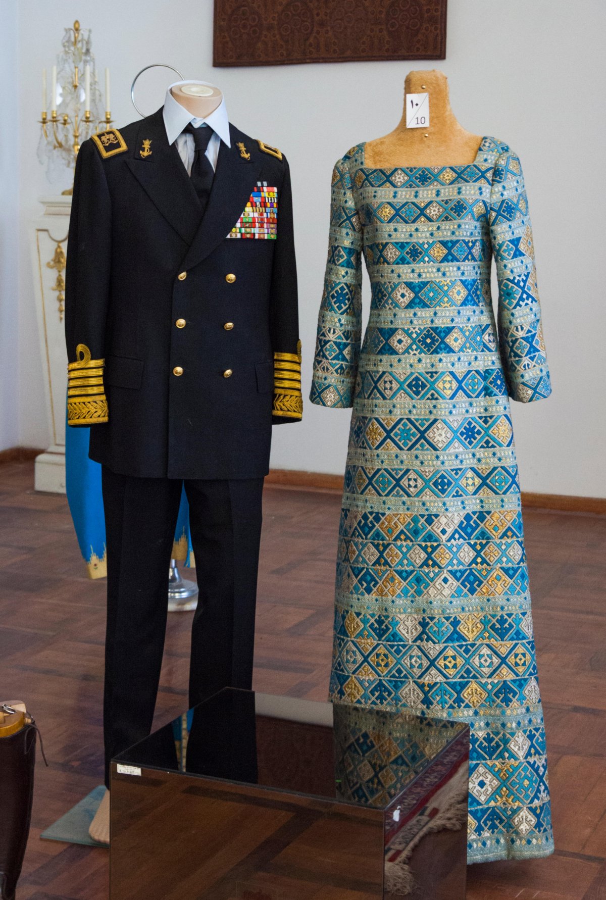 Clothing worn by the last Emperor and Empress of Iran is displayed in Tehran, October 2015 (Walter Bibikow/Alamy)