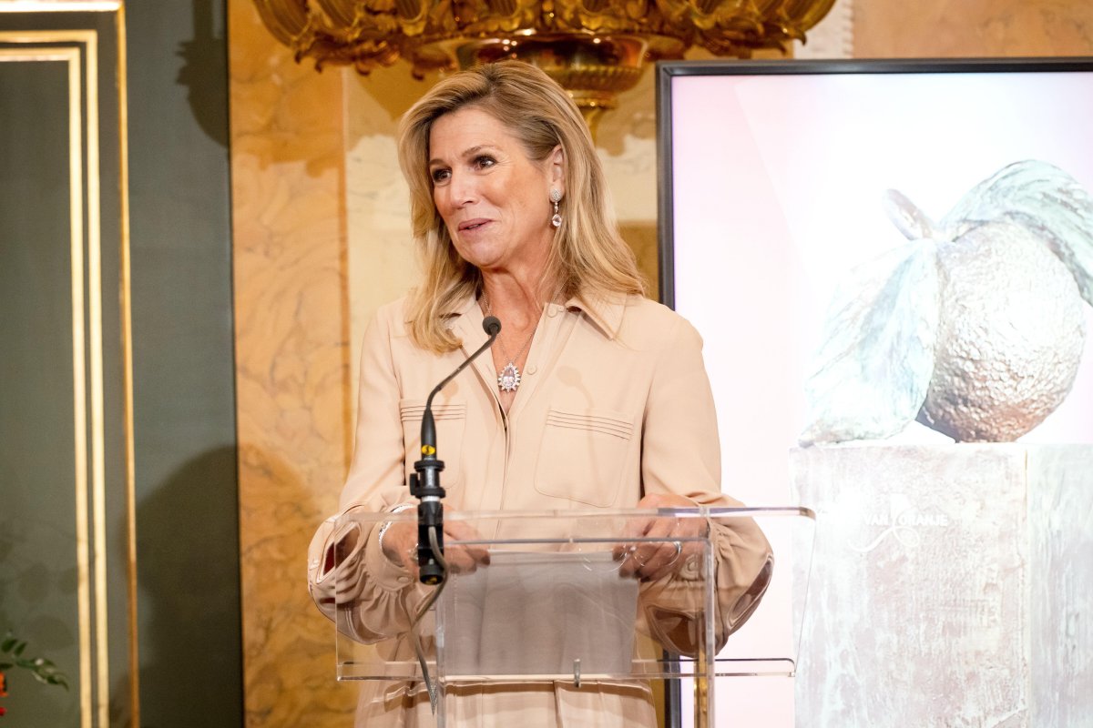 The Queen of the Netherlands presents the Appeltje van Oranje awards at Noordeinde Palace in The Hague on October 9, 2025 (LINA SELG/ANP/Alamy)