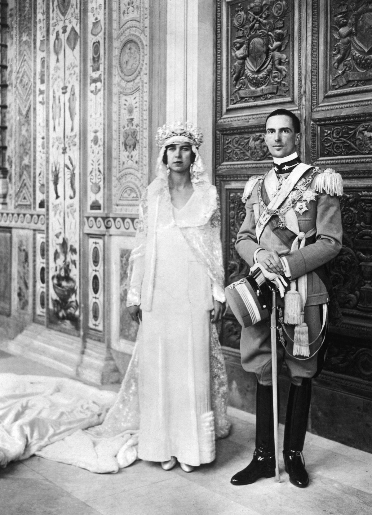 Princess Marie-José of Belgium and Crown Prince Umberto of Italy pictured on the day of their wedding in Rome, January 1930 (Sueddeutsche Zeitung Photo/Alamy)