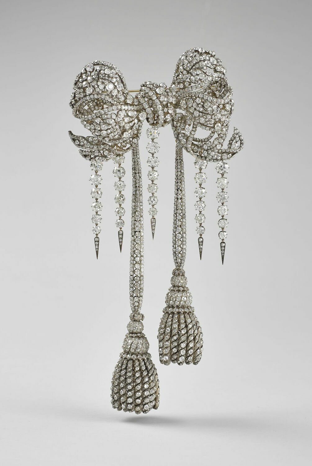 Empress Eugénie's diamond bow corsage ornament (Louvre Museum)