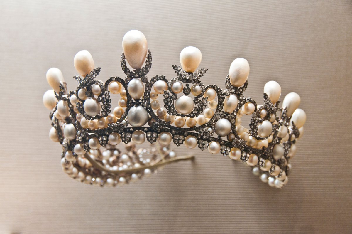 Empress Eugénie's pearl and diamond tiara, displayed in the Louvre Museum, October 2011 (Steve Hamblin/Alamy)