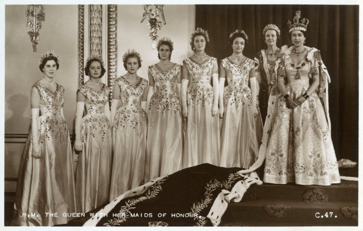 Postcard portrait of Queen Elizabeth II with her Mistress of the Robes and her Maids of Honour on Coronation Day, June 2, 1953 (Chronicle/Alamy)