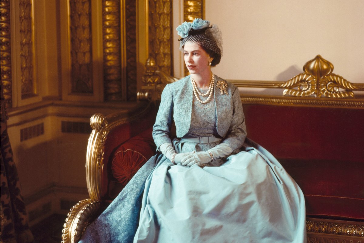 Queen Elizabeth II photographed by Cecil Beaton on Princess Margaret’s wedding day, May 6, 1960 (© Cecil Beaton / Victoria and Albert Museum, London)