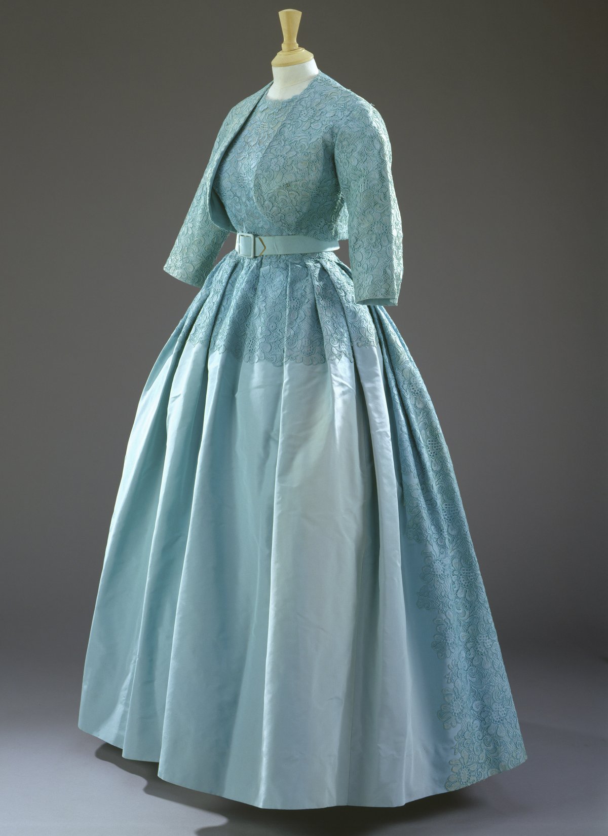 Norman Hartnell ensemble worn by Queen Elizabeth II for the wedding of Princess Margaret, May 1960 (Paul Bulley/Royal Collection Trust)