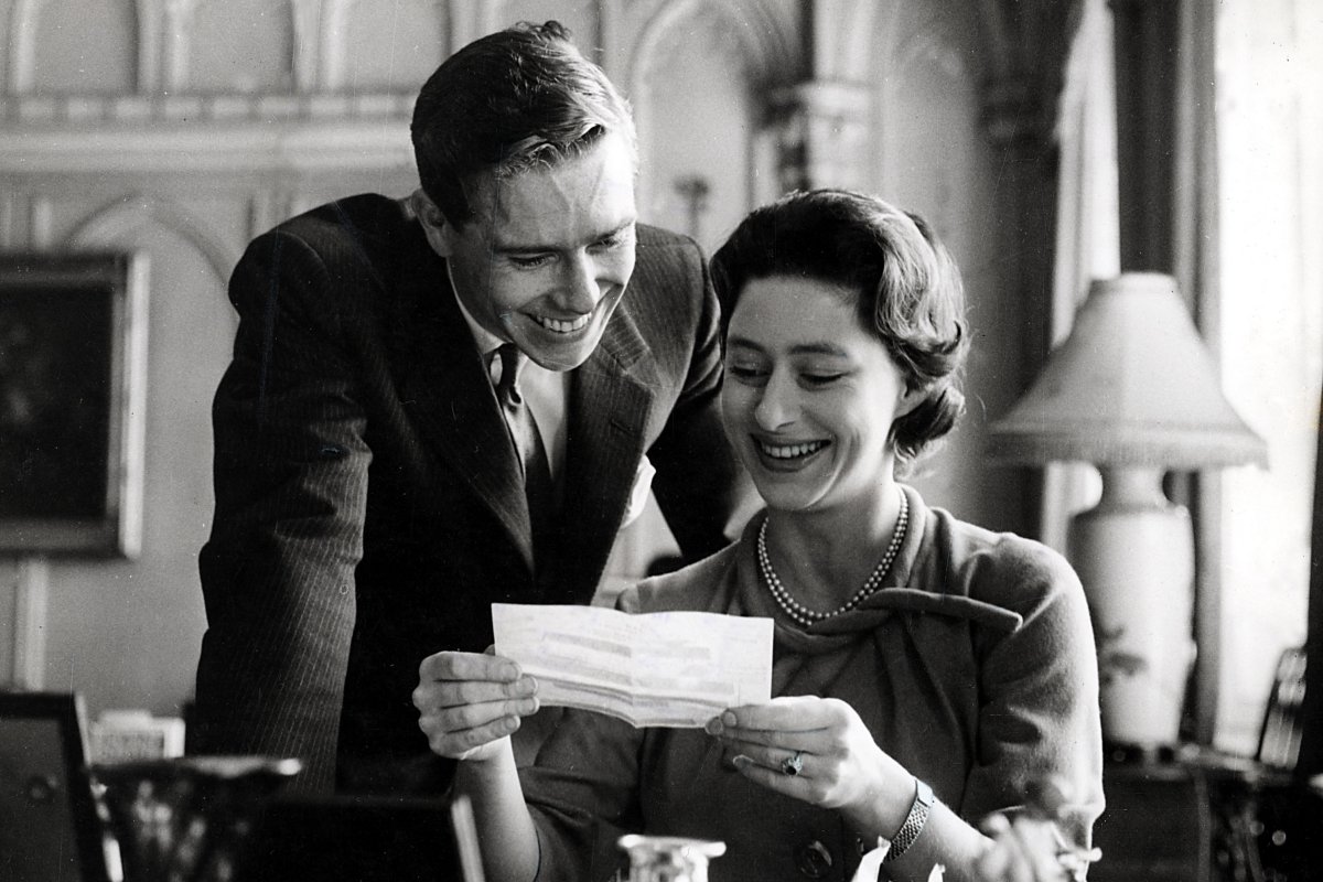 Princess Margaret and Antony Armstrong-Jones pose for portraits at Royal Lodge in Windsor on February 27, 1960 (Pictorial Press/Alamy)