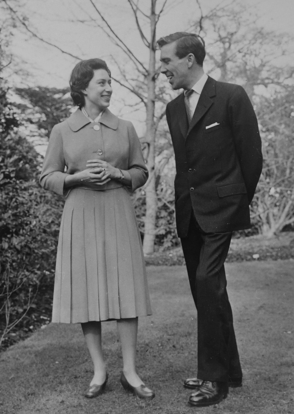 Princess Margaret and Antony Armstrong-Jones pose for portraits at Royal Lodge in Windsor on February 27, 1960 (Smith Archive/Alamy)