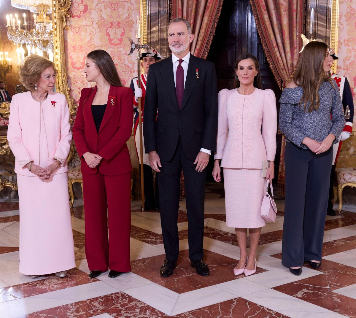 The King and Queen of Spain, with Queen Sofia, the Princess of Asturias, and Infanta Sofia, receive dignitaries after the presentation of the Order of the Golden Fleece at the Royal Palace in Madrid on November 21, 2025 (Cordon Press/Alamy)