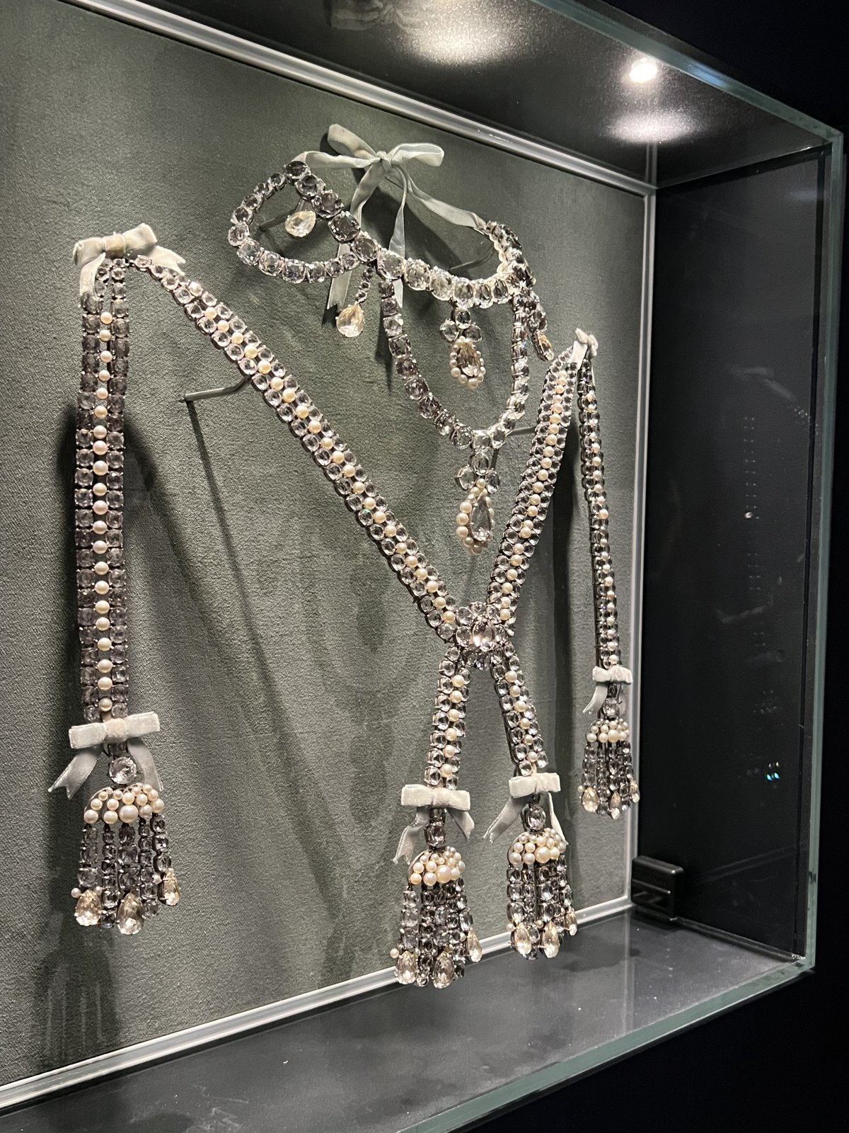 Views of the Marie Antoinette Style exhibition at the Victoria & Albert Museum in London, November 2025 (© Patricia Treble)