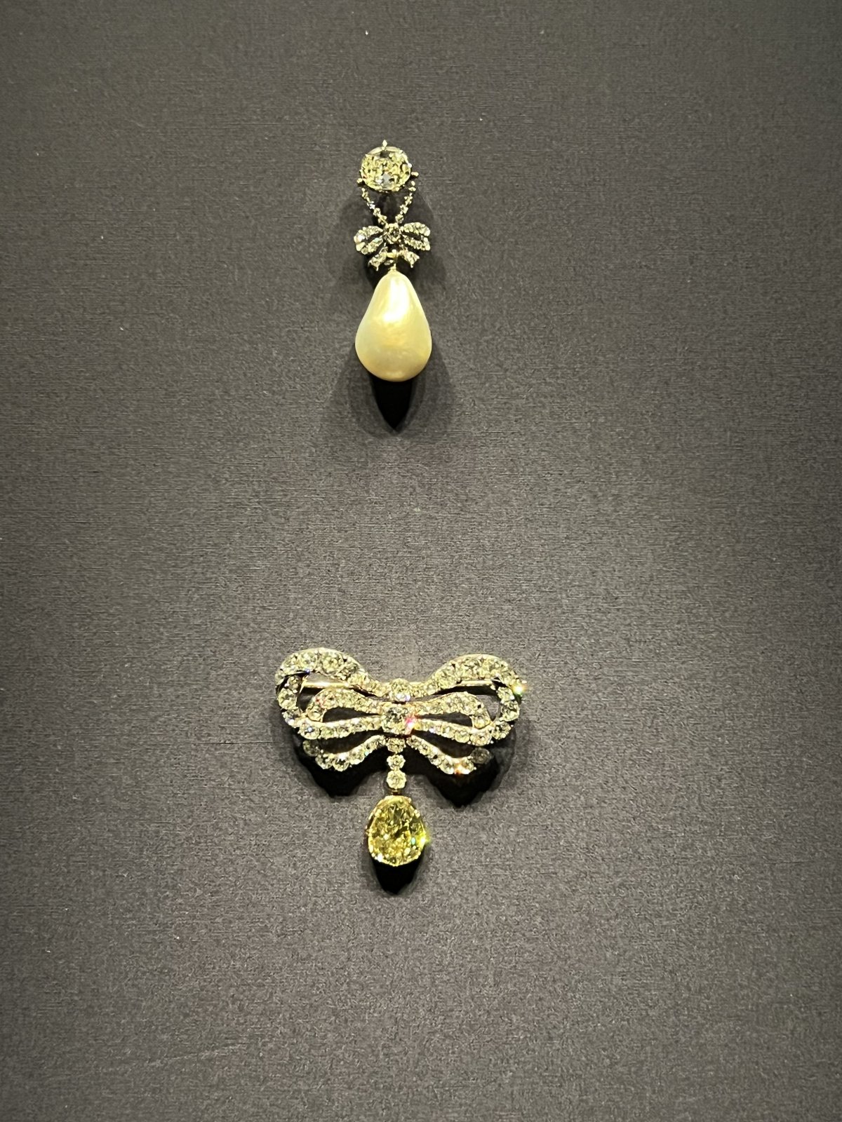 Views of the Marie Antoinette Style exhibition at the Victoria & Albert Museum in London, November 2025 (© Patricia Treble)