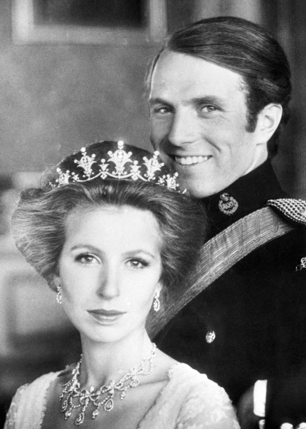 Portrait of Princess Anne and Captain Mark Phillips printed on their souvenir wedding programme, 1973 (PA Images/Alamy)