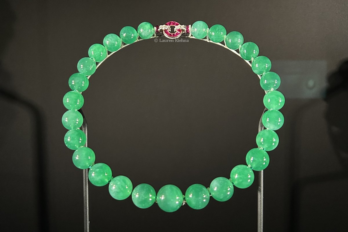 Barbara Hutton’s jade necklace, displayed as part of the Cartier exhibition at the Victoria & Albert Museum in London, April 2025 (© Lauren Kiehna)