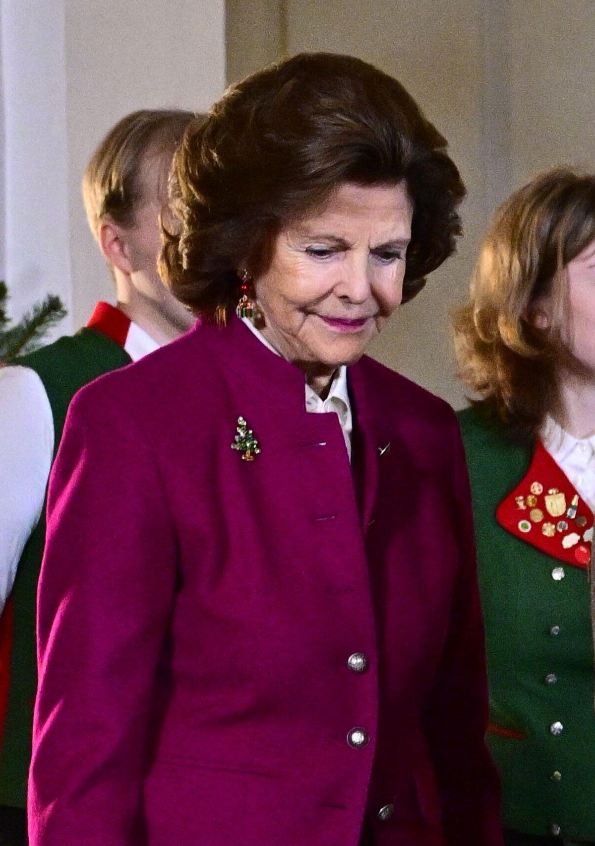 The Queen of Sweden and her grandchildren receive this year's Christmas trees at the Royal Palace in Stockholm on December 15, 2025 (Jonas Ekströmer/TT News Agency/Alamy)