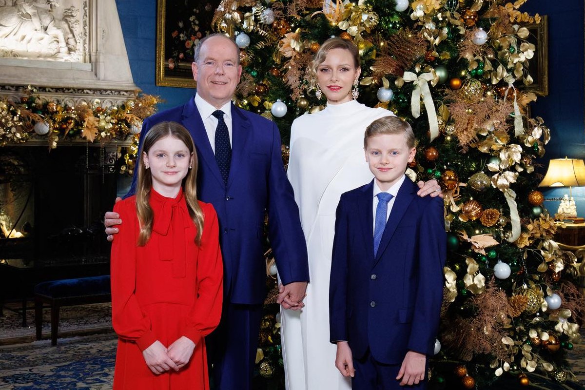 The Prince and Princess of Monaco, with the Hereditary Prince and Princess Gabriella, share good New Year wishes on December 31, 2025 (Michaël Alesi/Palais Princier de Monaco)
