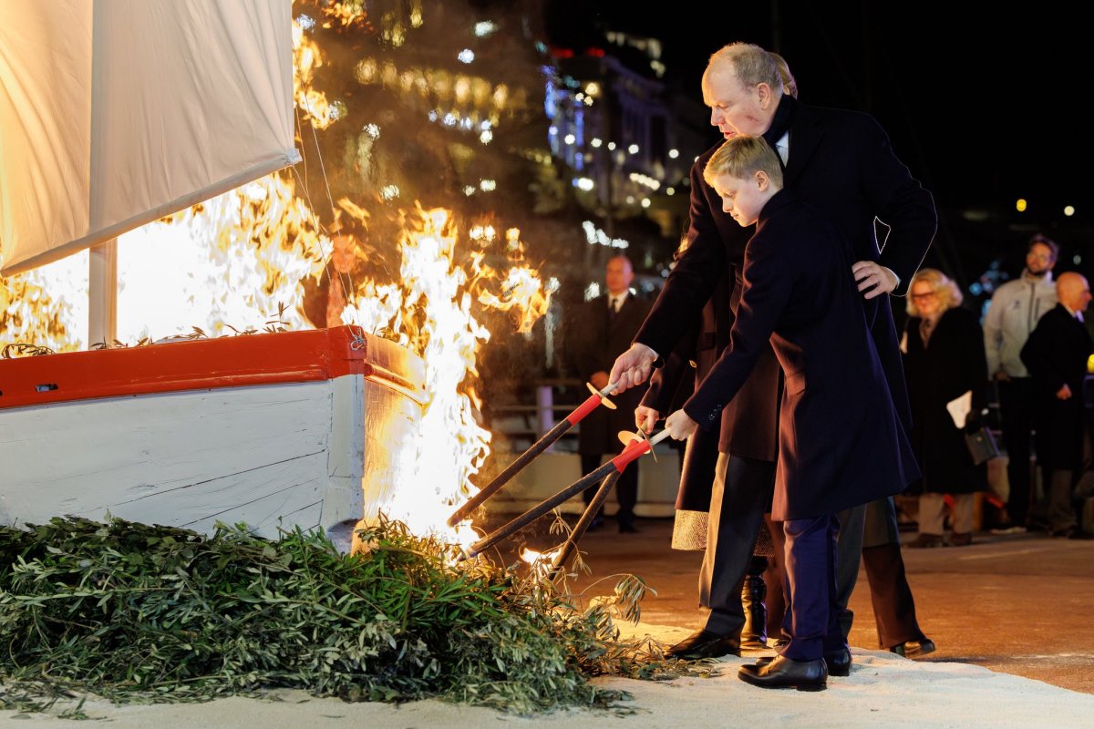 The Prince and Princess of Monaco, with Hereditary Prince Jacques and Princess Gabriella, the traditional burning of the boat on Quai Albert I on the eve of the Feast of Sainte Dévote in Monaco on January 26, 2026 (Michaël Alesi and Sarah Steck/Palais Princier de Monaco)