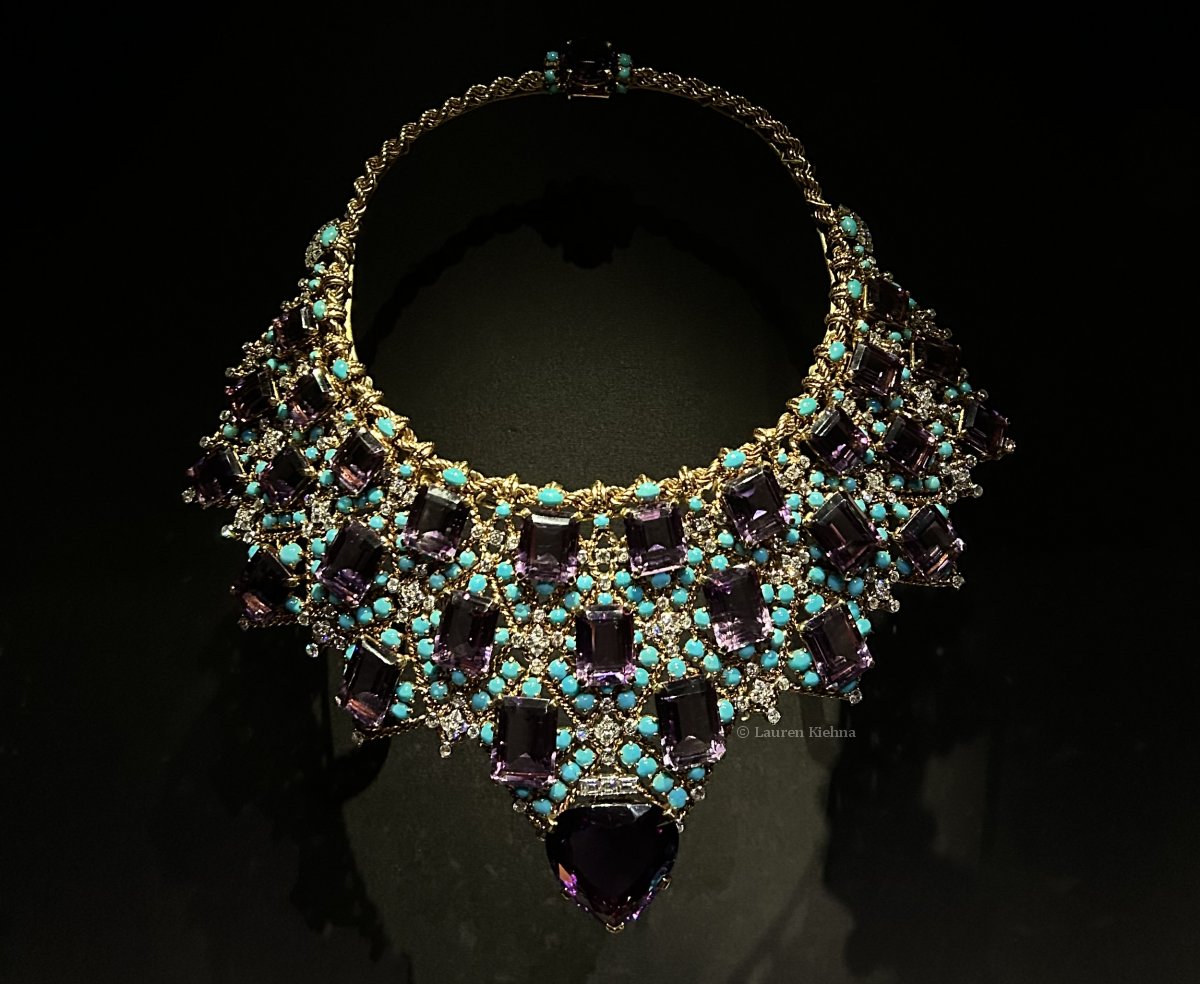 A bib necklace made by Cartier for the Duchess of Windsor, displayed at the V&A in London, April 2025 (© Lauren Kiehna)