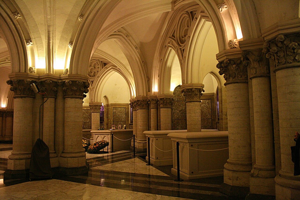 The royal crypt beneath Notre-Dame de Laeken in Brussels, 2009 (Wikimedia Commons)