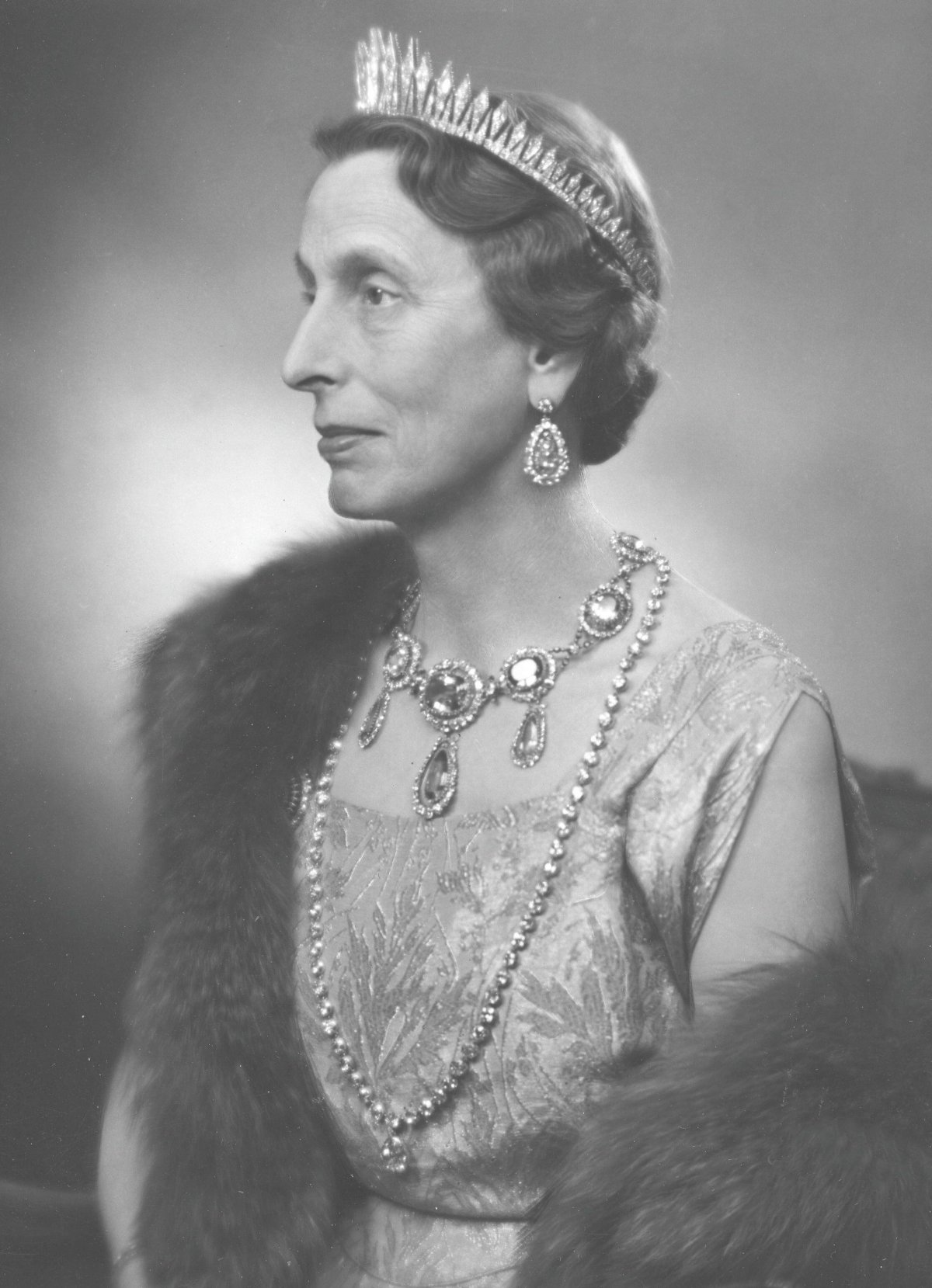 Crown Princess Louise of Sweden poses for a gala portrait, ca. 1940s (Classic Picture Library/Alamy)