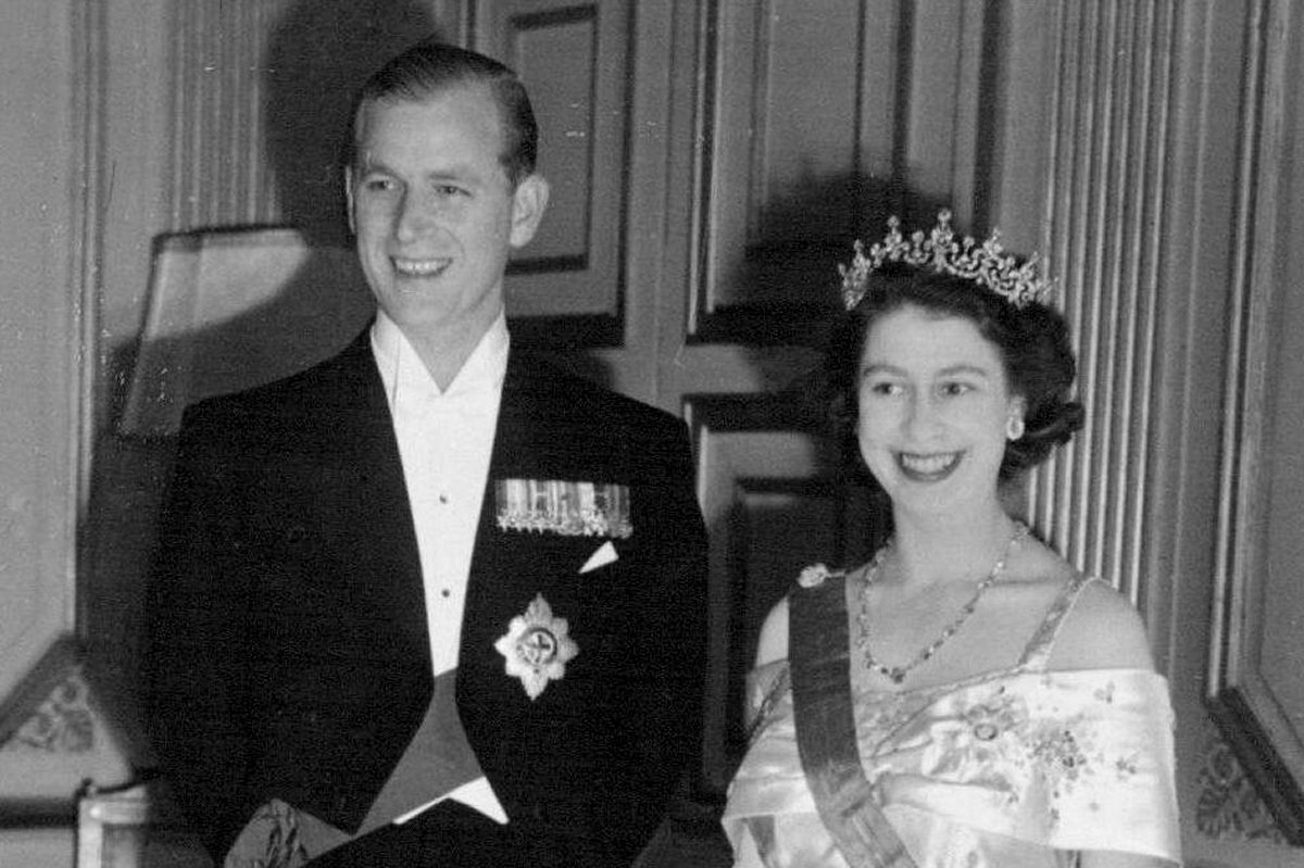 Prince Philip and Princess Elizabeth dine with President Auriol at the Elysee Palace on May 14, 1948 (Chronicle/Alamy)