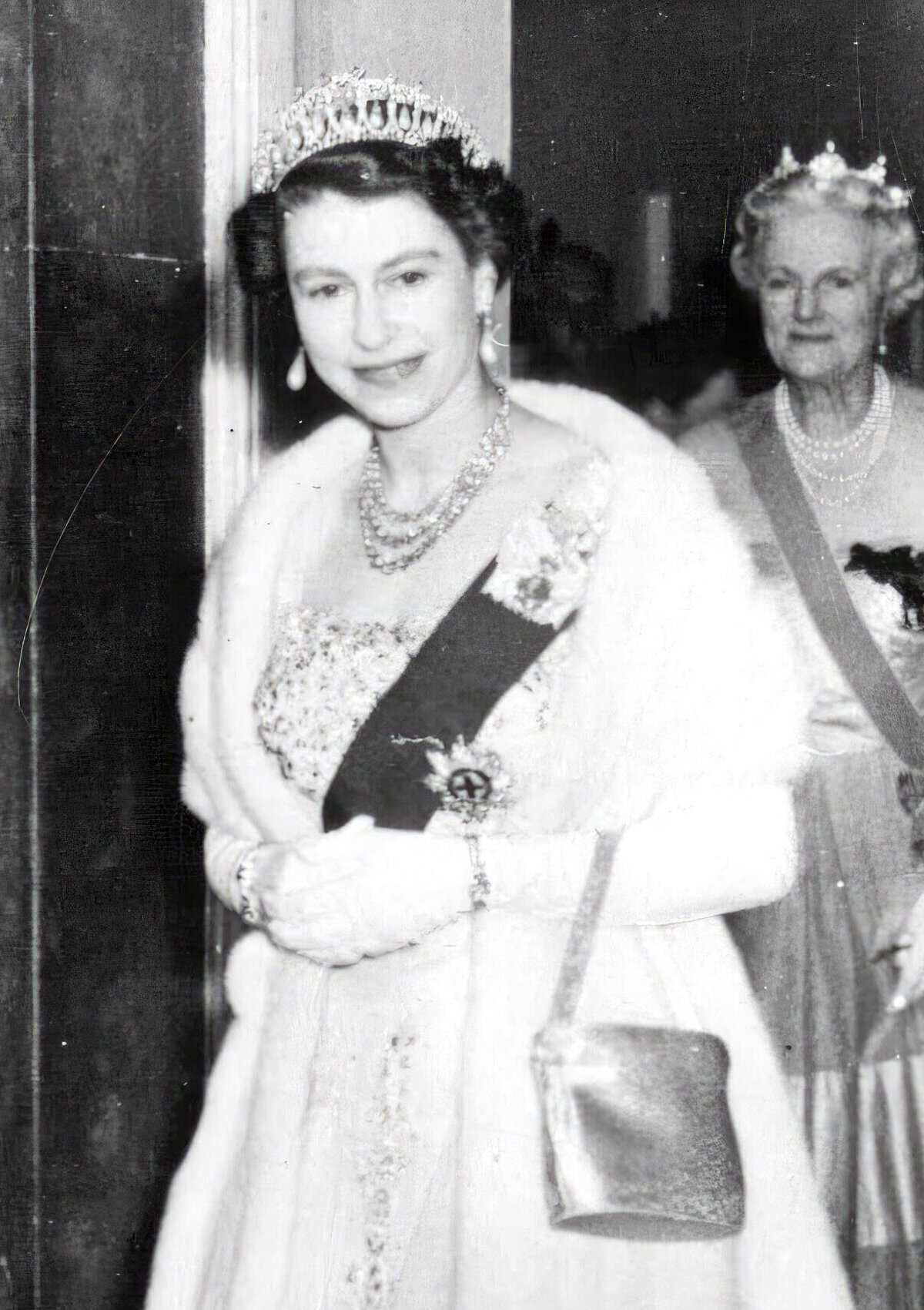 Queen Elizabeth II and the Duke of Edinburgh depart after a dinner party given by Winston and Clementine Churchill at Downing Street in London on April 4, 1955 (Album/Alamy)