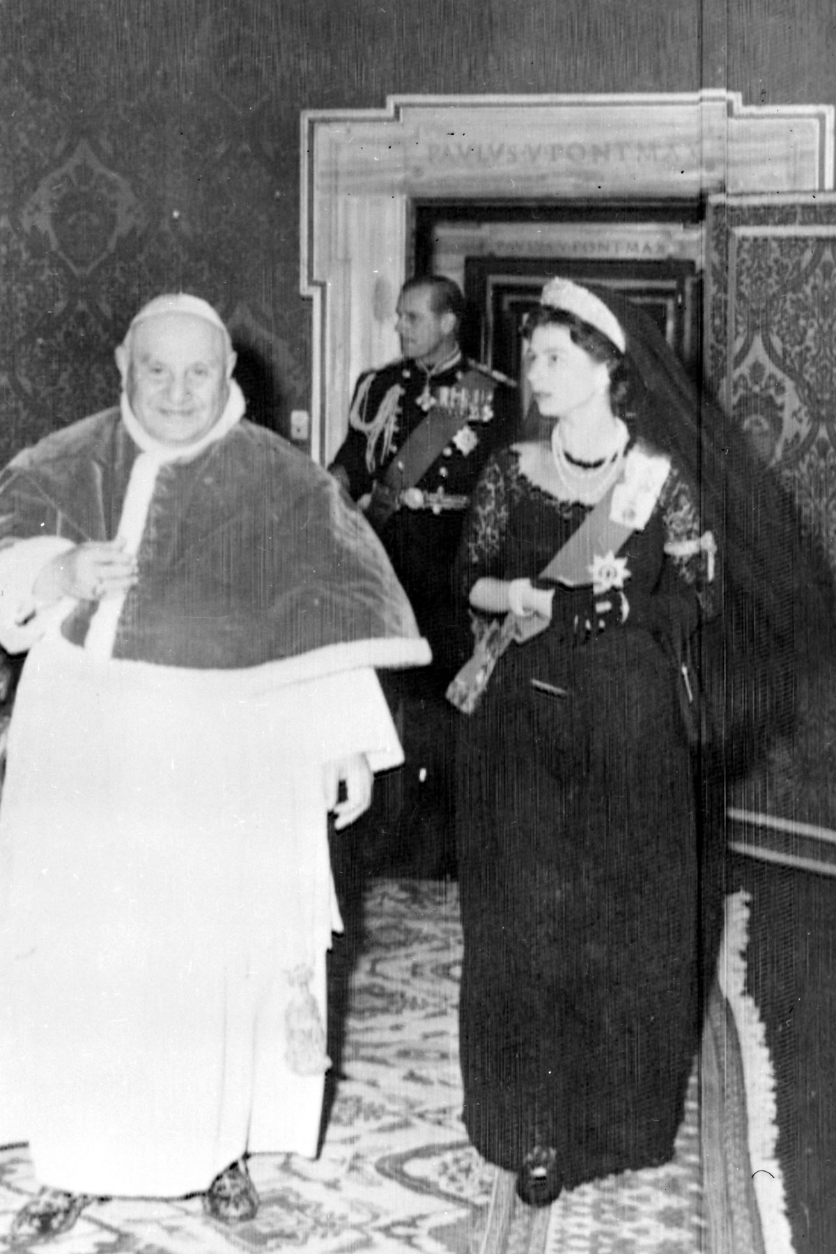 Queen Elizabeth II and the Duke of Edinburgh have an audience with Pope John XXIII at the Vatican on May 5, 1961 (Smith Archive/Alamy)